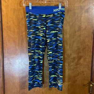NIKE Pro Capri Leggings